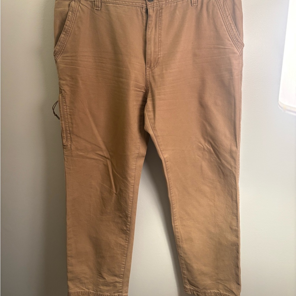 Bass Tan Chinos Classic Cotton-Blend. Men’s size 38x32. Good condition.